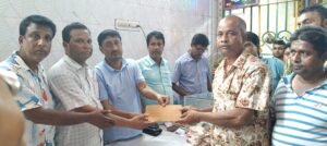 বাগআঁচড়ায় সনাতন ধর্মাবলম্বীদের মাঝে বিএনপি নেতা কুদ্দুস আলীর আর্থিক সহযোগিতা